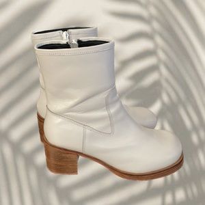 Urban Outfitters Women’s White Boots | Size 8